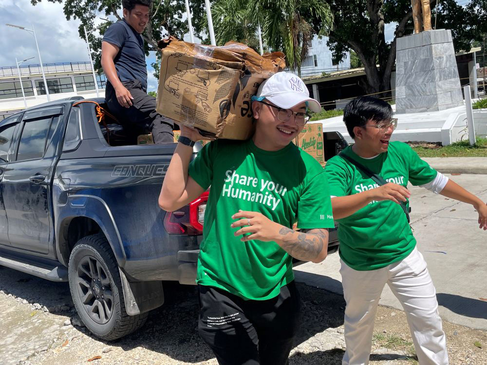 Volunteers from Manulife Business Processing Services
